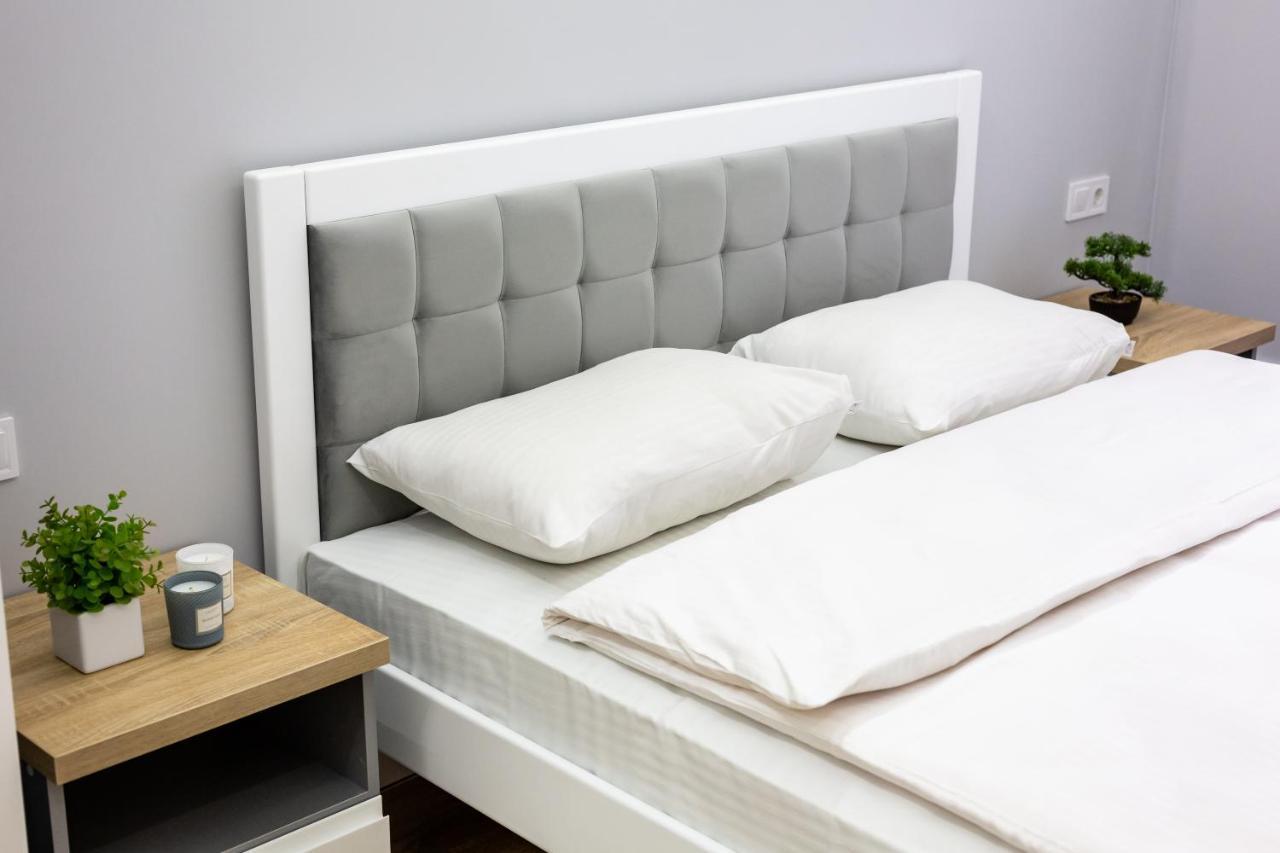 Doroshenko Street For 4 Guests דירה *
